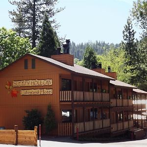Sleepy Hollow Cabins & Hotel